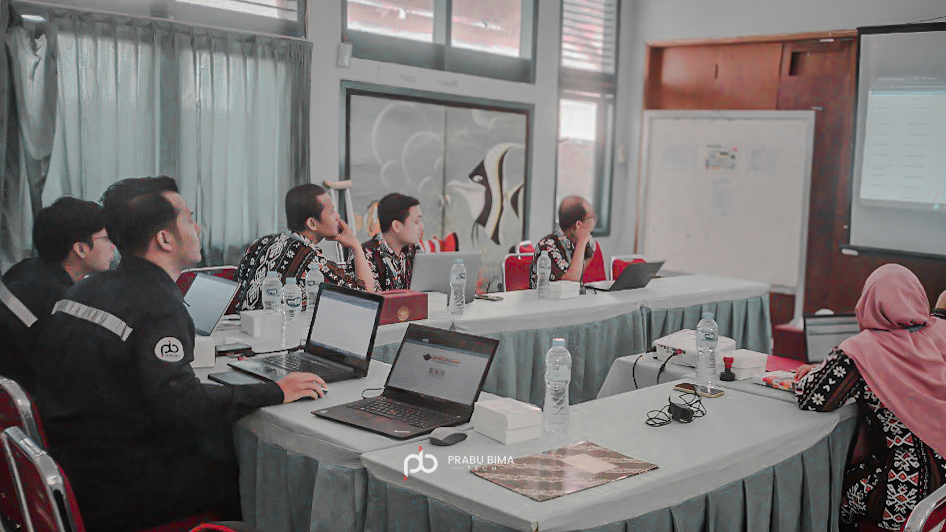 Kunjungan Prabu Bima Tech ke SMP Al Irsyad Cilacap: Pembahasan Sistem Informasi Kepegawaian