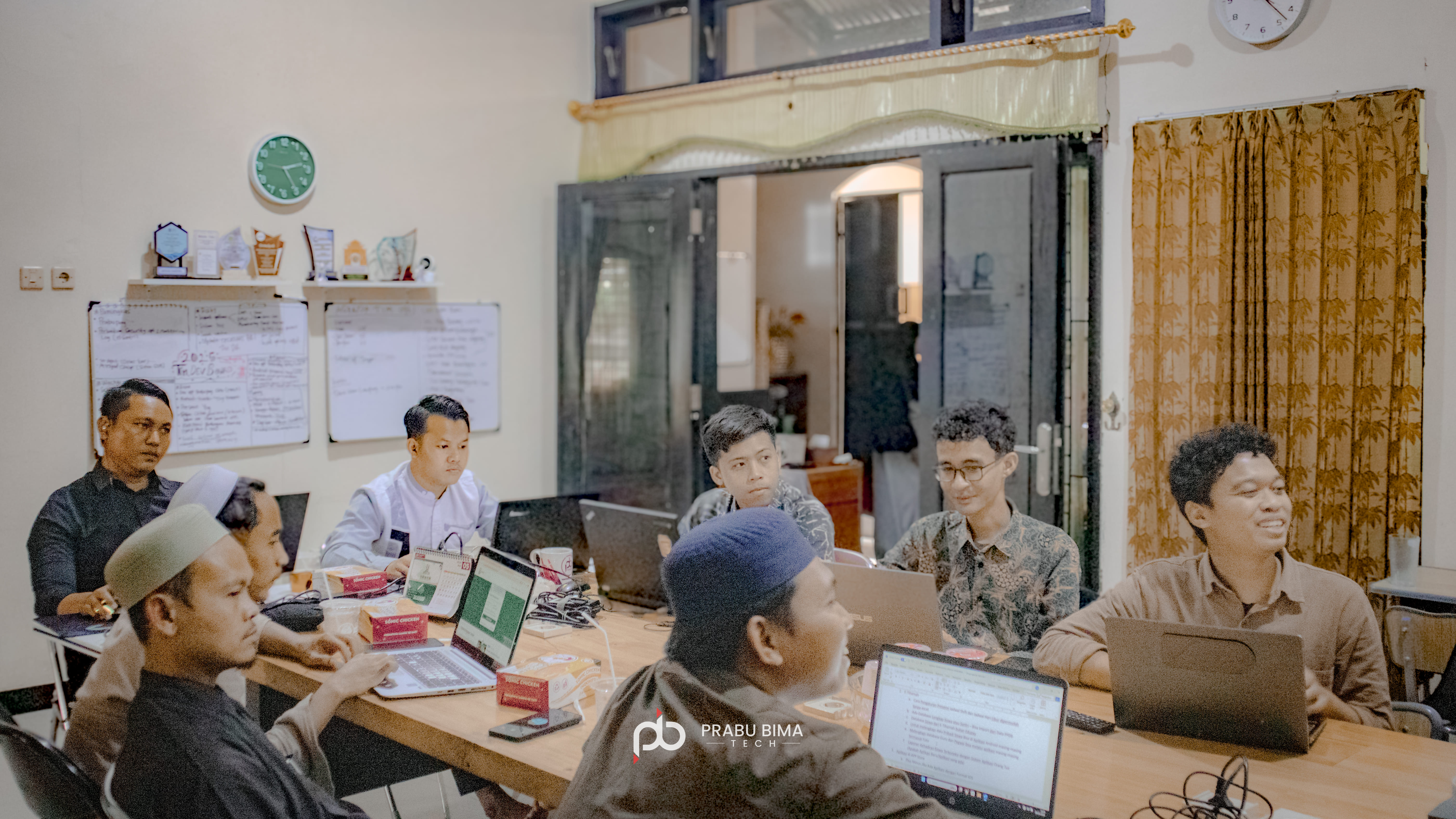 Kunjungan Pondok Pesantren Al Khairiyah Cirebon ke CV Prabu Bima Tech untuk Evaluasi dan Pengembangan Edupay